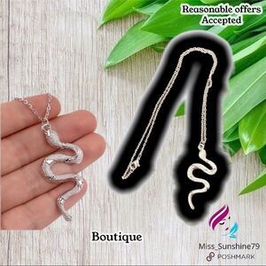 Boutique NEW - shiny fashion silver color necklace